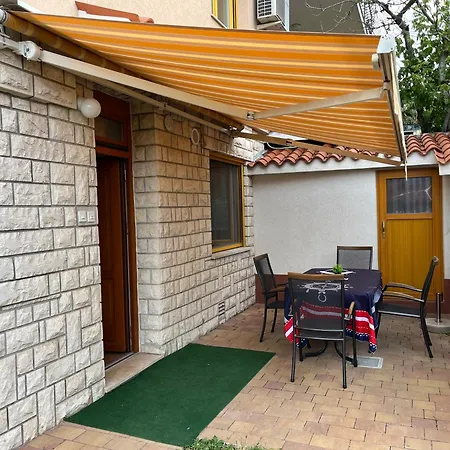 Irena Apartman