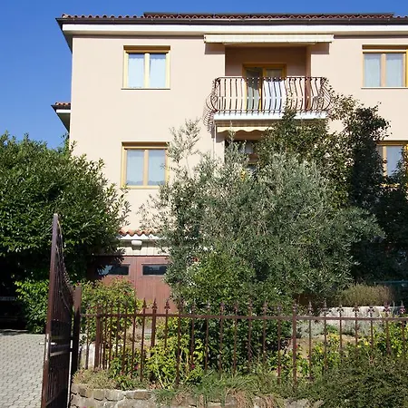 Irena Apartment *